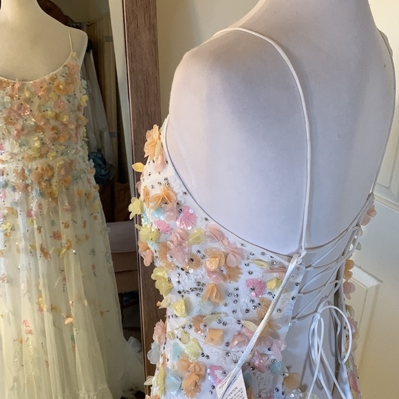 MAC DUGGAL
Beaded 3D Flower Cami Ruffled Hugh Low Lace Up Gown - Picture 11 of 15